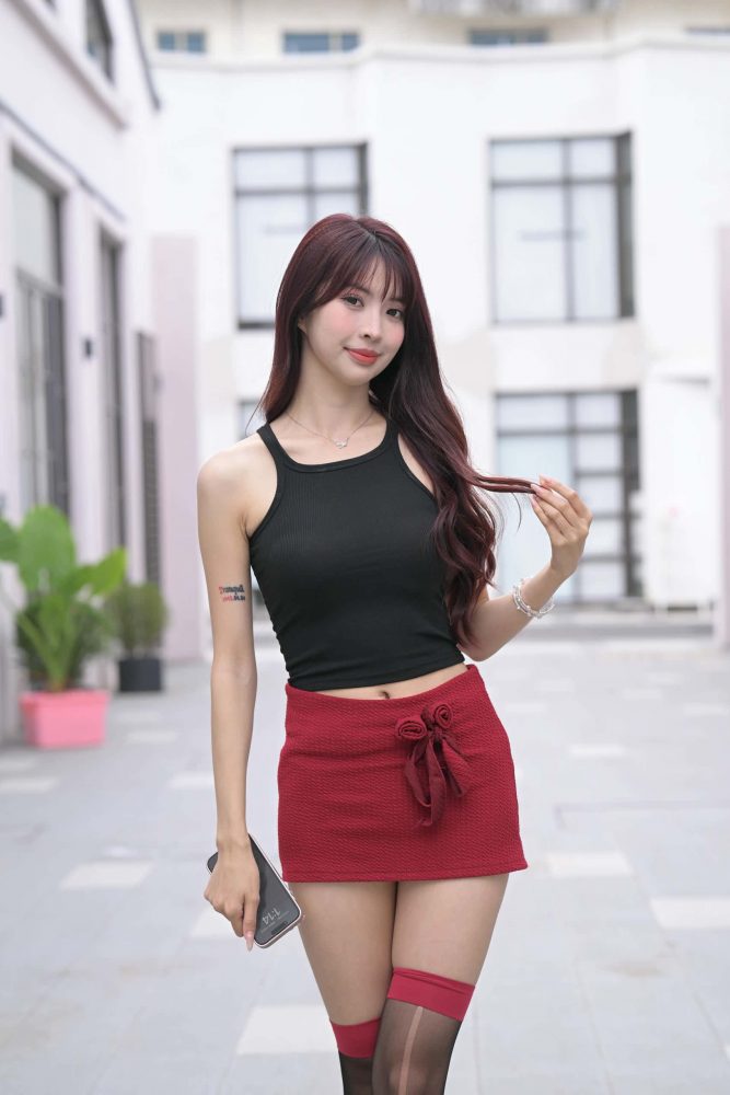 P0270 穿红色黑丝的俏皮姑娘【870P】17.0GB-素人网