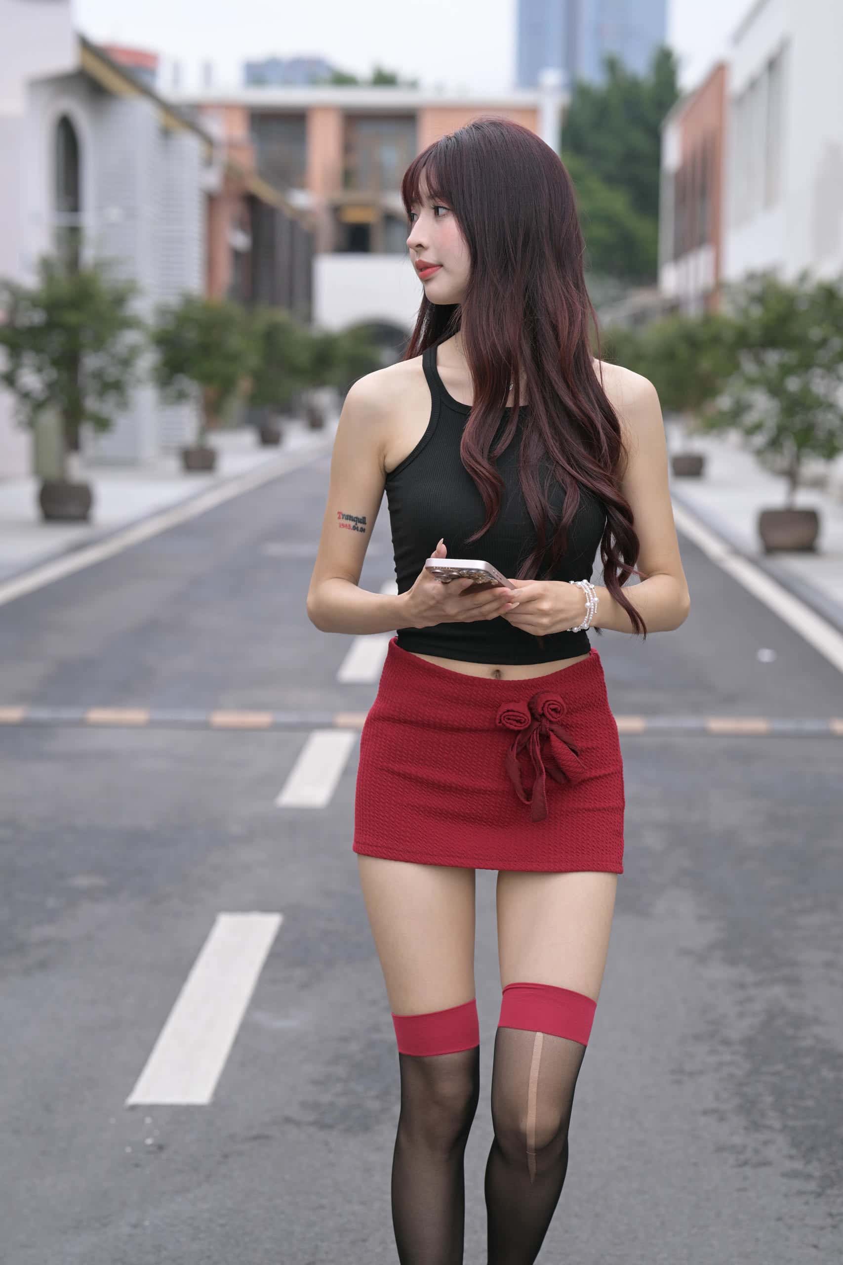 图片[2]-P0270 穿红色黑丝的俏皮姑娘【870P】17.0GB-素人网