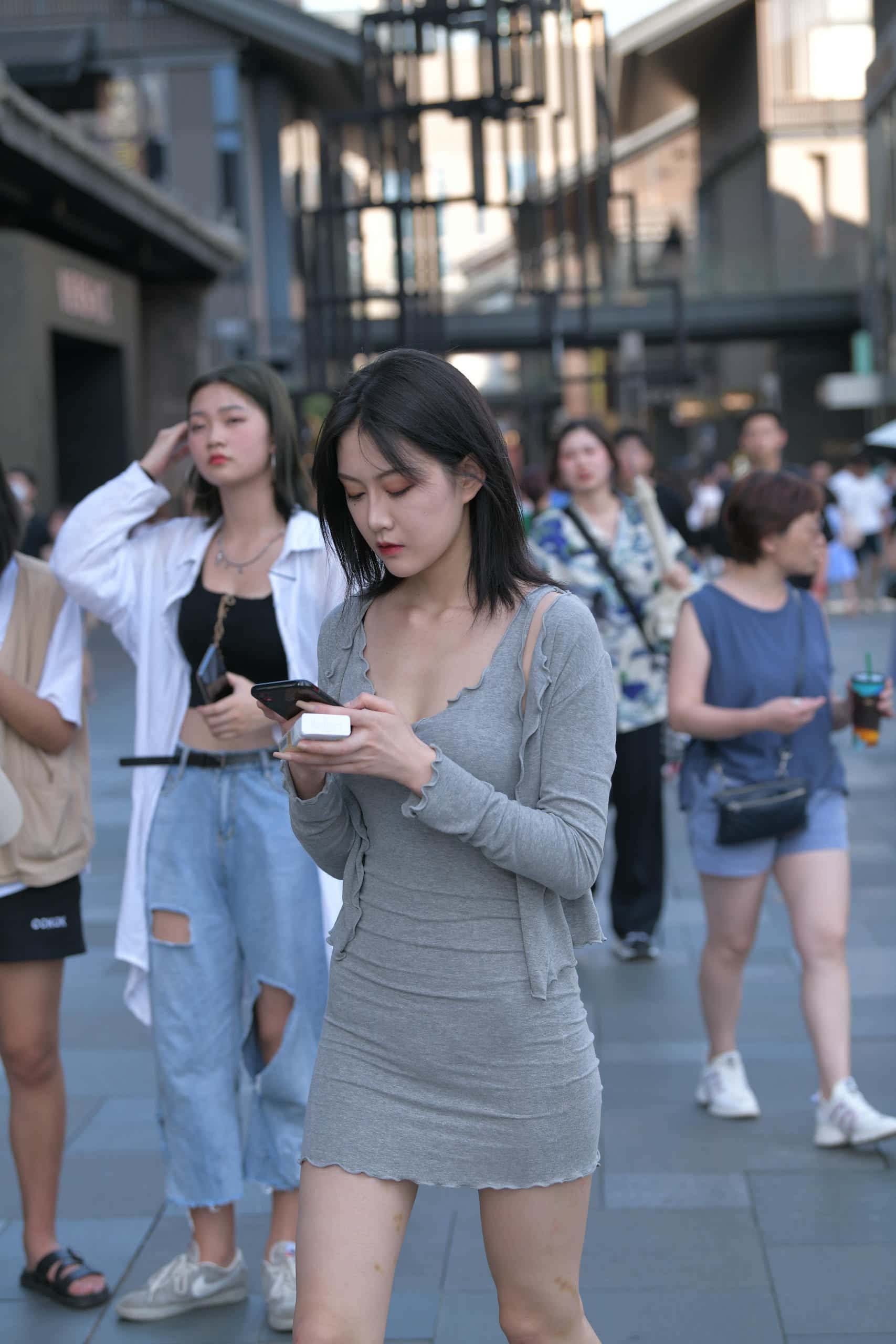 图片[1]-P0243 低头发信息的短发女孩【47P】786MB-素人网